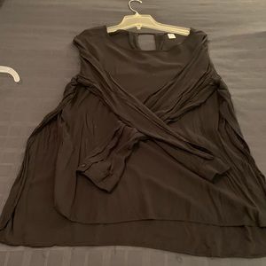 Black high low shirt